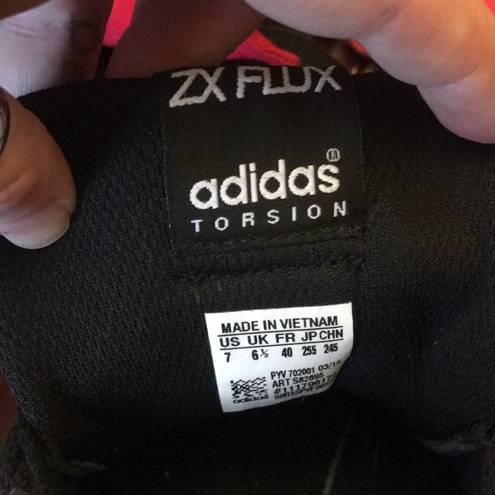 Adidas shoes size 7 new condition.